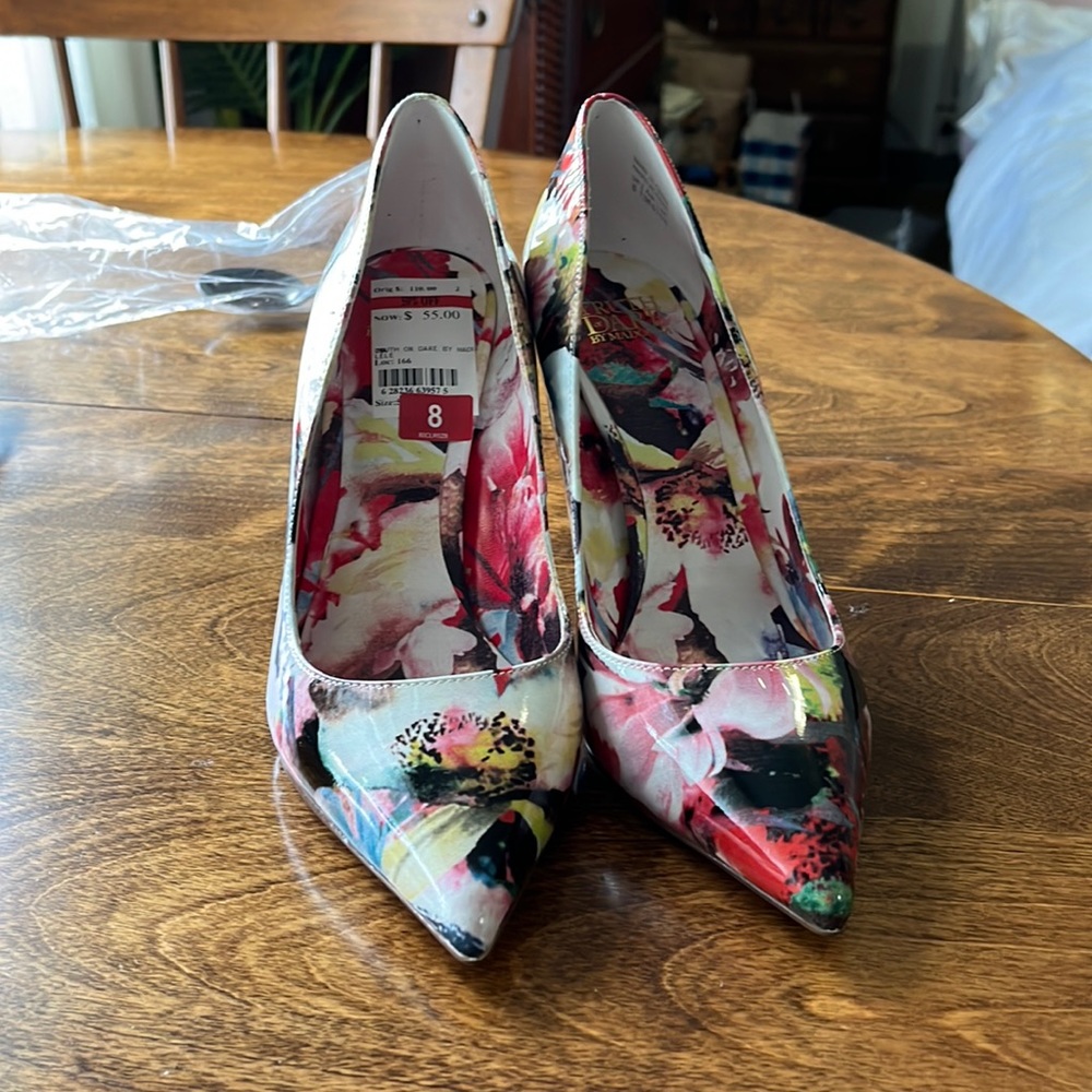 Size 8 only been worn one time brand Truth Dare my Madonna .3.5 inches.
